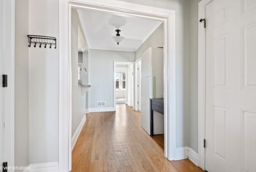 2911 Arthur Ave, Chicago, IL 60645-4204