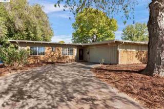 3166 Reva Dr, Concord, CA 94519-2126