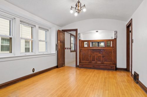 3253 Newhall St, Milwaukee WI 53211-3043 exterior