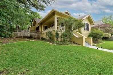 702 Baylor St, Austin TX  78703-4934 exterior