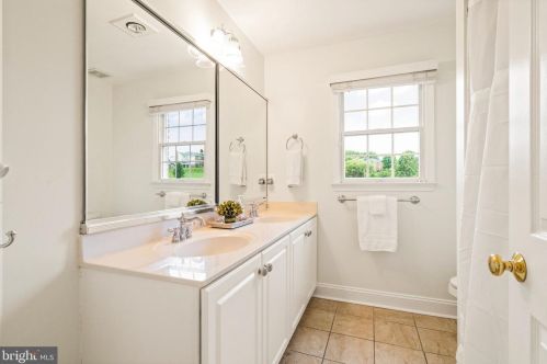 17675 Tobermory Pl, Leesburg VA 20175-7053 exterior