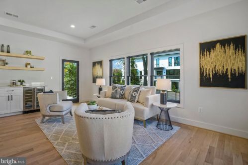 1520 Brookhaven Dr, Mc Lean VA  22101-4127 exterior