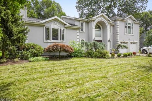 1 Cypress Ter, Springfield NJ  07081-2401 exterior