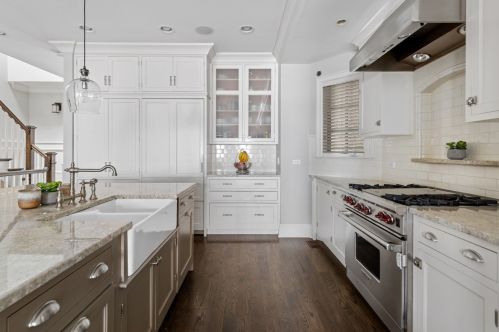 2111 Grace St, Chicago IL 60618-4901 exterior