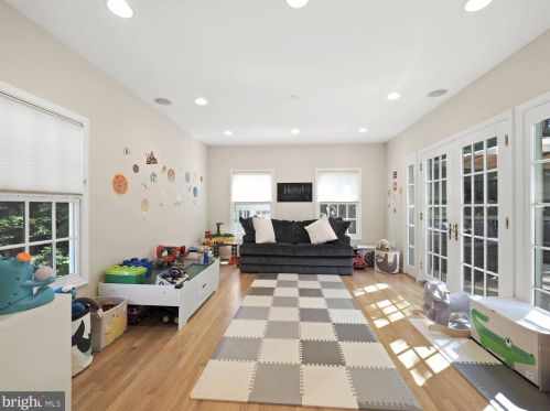 8224 Inverness Holw Ter, Rockville MD 20854-2726 exterior