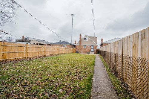 8033 State St, Chicago IL 60827-2003 exterior