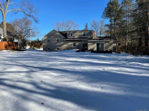 3 Maria Ct, Huntington Station NY 11746-2719 exterior