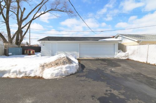 1304 Lorraine Pl, Waukegan IL 60085-1729 exterior