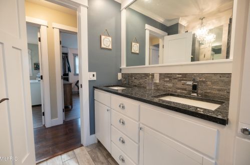 1154 Cadillac Dr, Meskegon MI 49445-1917 exterior