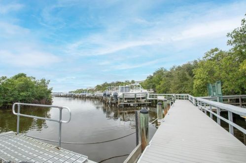 515 Club Side Dr, Naples FL 34110-6016 exterior