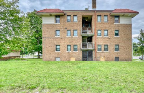 136 1 St, Milwaukee WI 53207-0014 exterior