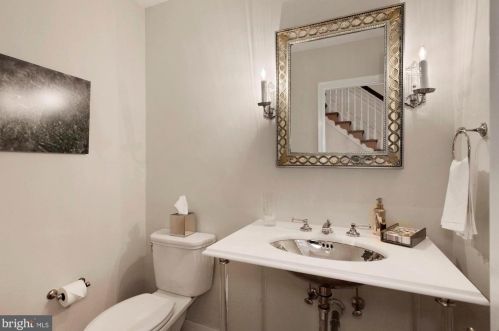 11013 Cripplegate Rd, Rockville MD 20854-1630 exterior