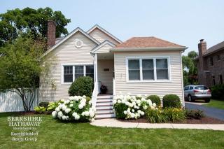 157 Cayuga Ave, Elmhurst, IL 60126-4418