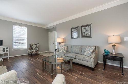 1007 Alameda Blvd, Troy MI  48085-6736 exterior