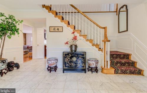 9401 Fox Hollow Dr, Rockville MD  20854-2082 exterior