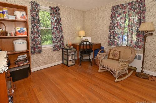 20 Grand St, Enfield CT 06082-4627 exterior