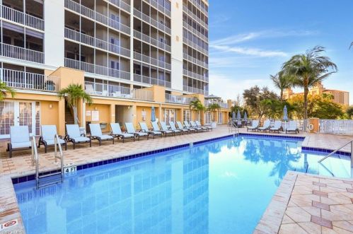 400 Flagship Dr, Naples FL 34108-2332 exterior