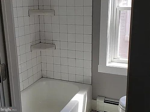 324 18 St, Philadelphia PA 19140-1014 exterior