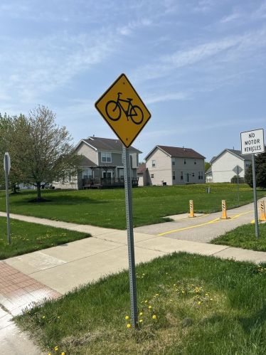 220 Cascade Dr, Bull Valley IL 60012-3346 exterior