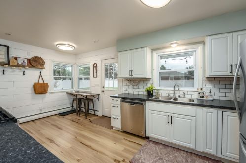 8523 Westnedge Ave, Kalamazoo MI  49002-6227 exterior