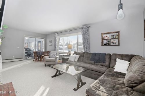 5501 Clato St, Kalamazoo, MI 49004-9589