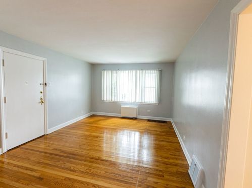 6555 Damen Ave, Chicago, IL 60645-5575