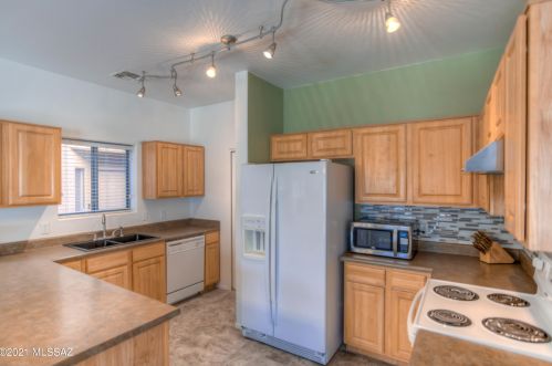 8363 Hunnic Dr, Tucson AZ 85747-5987 exterior