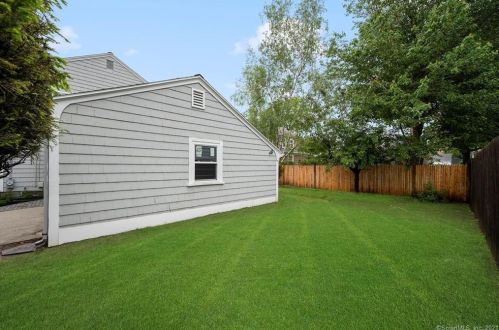 4 Mount Ave, Providence RI  02906-3410 exterior