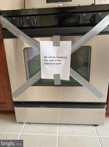 13573 Davinci Ln, Herndon VA 20171-6107 exterior