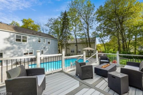 1626 Larkspur Dr, Mountainside NJ  07092-1347 exterior