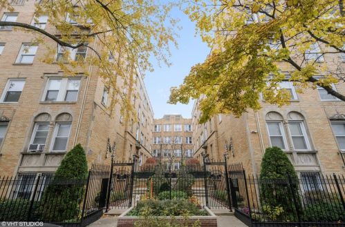 842 Ainslie St, Chicago IL  60640-3949 exterior