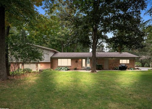 21201 Chigwidden St, Northville, MI 48167-1012