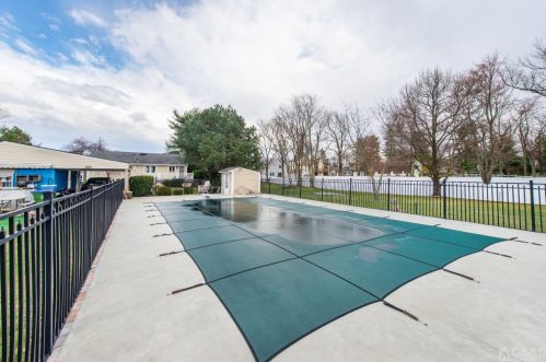 513 Grove Ave, Edison NJ  08820-3608 exterior