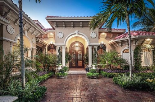 2481 Augusta Dr, Naples FL 34109-3347 exterior