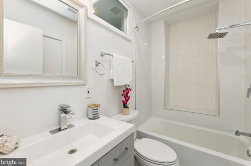 1607 D St, Washington DC  20003-2441 exterior