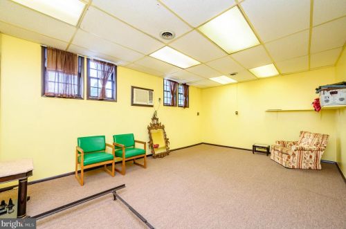 220 Maple Ave, Camden NJ 08106-2315 exterior