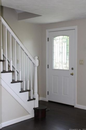 5 Play Rd, Enfield CT 06082-5148 exterior