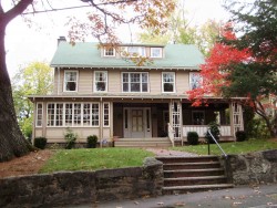 133 Gibbs St, Newton, MA 02459-1927