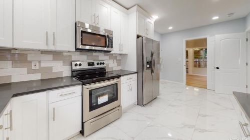 59 20 St, Huntington Station NY 11746-3202 exterior