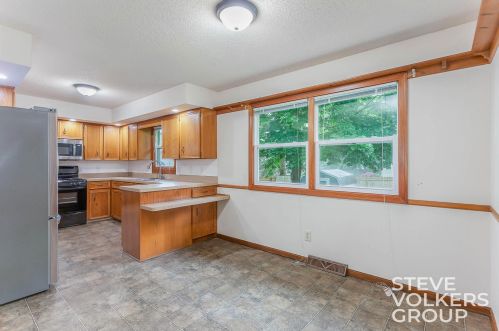 7385 Sunview Dr, Grand Rapids MI 49548-7381 exterior