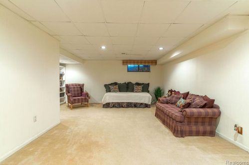 1249 Oakwood Ct, Rochester MI 48307-2539 exterior