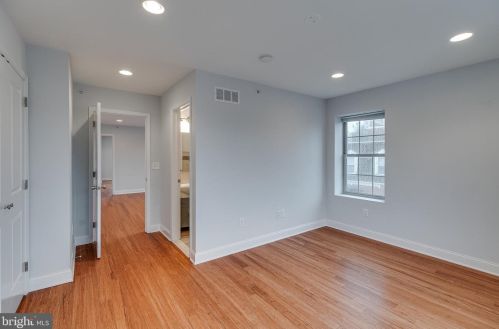 2401 Carpenter St, Philadelphia PA 19146-2418 exterior