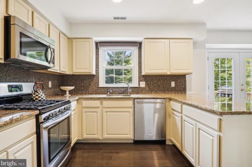 6036 Loganwood Dr, Rockville MD 20852-3459 exterior