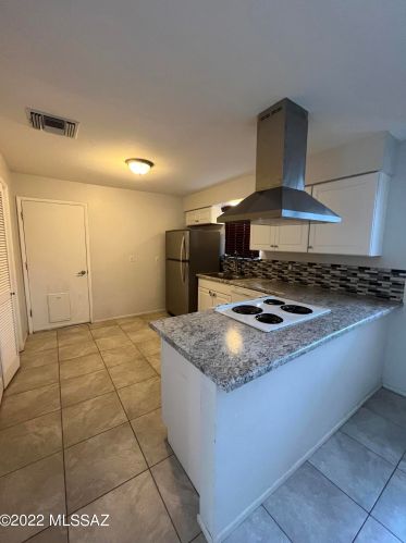 422 La Cholla Blvd, Tucson AZ  85745-2157 exterior