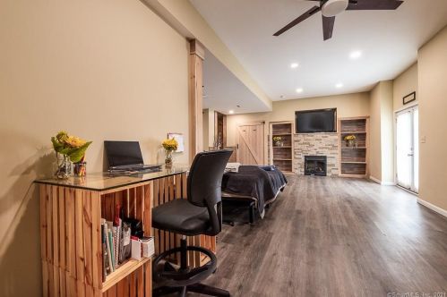 334 Maple Ave, Uncasville CT 06382-2018 exterior