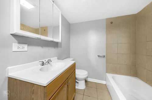 6559 Eberhart Ave, Chicago IL 60637-3205 exterior