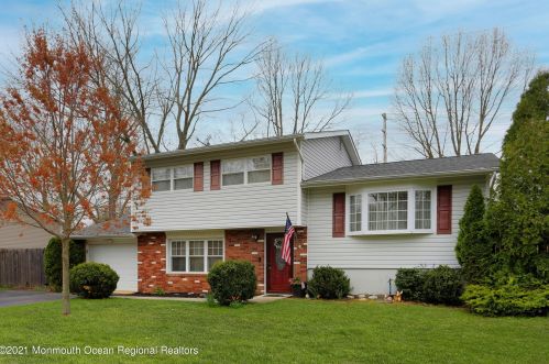 86 Citadel Dr, Jackson Twp, NJ 08527-1843