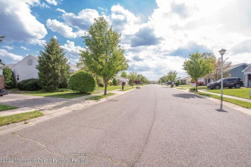 1 Gladstone Ave, Lakehurst NJ 08759-6626 exterior