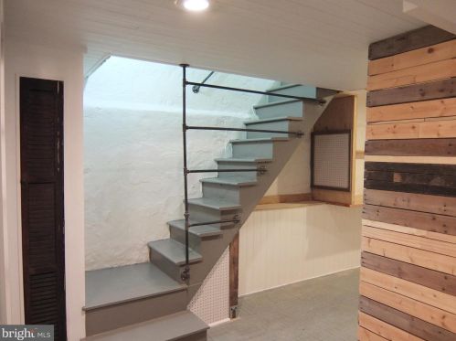 405 Fairmount Ave, Philadelphia PA 19123-2809 exterior