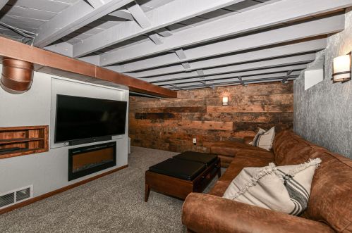 1206 121, Milwaukee WI 53226-3109 exterior